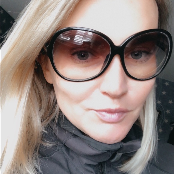 Prada sunglasses 😎 - Picture 2 of 5